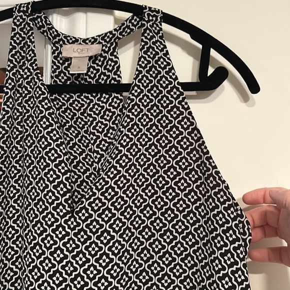 The Loft lined tank top with pleated column in back. - Picture 6 of 9